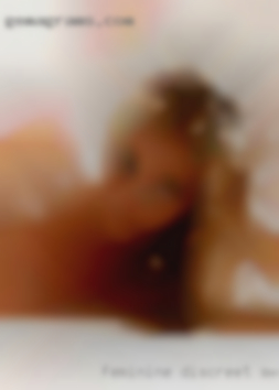 Feminine Discreet swingers Woman FWB.